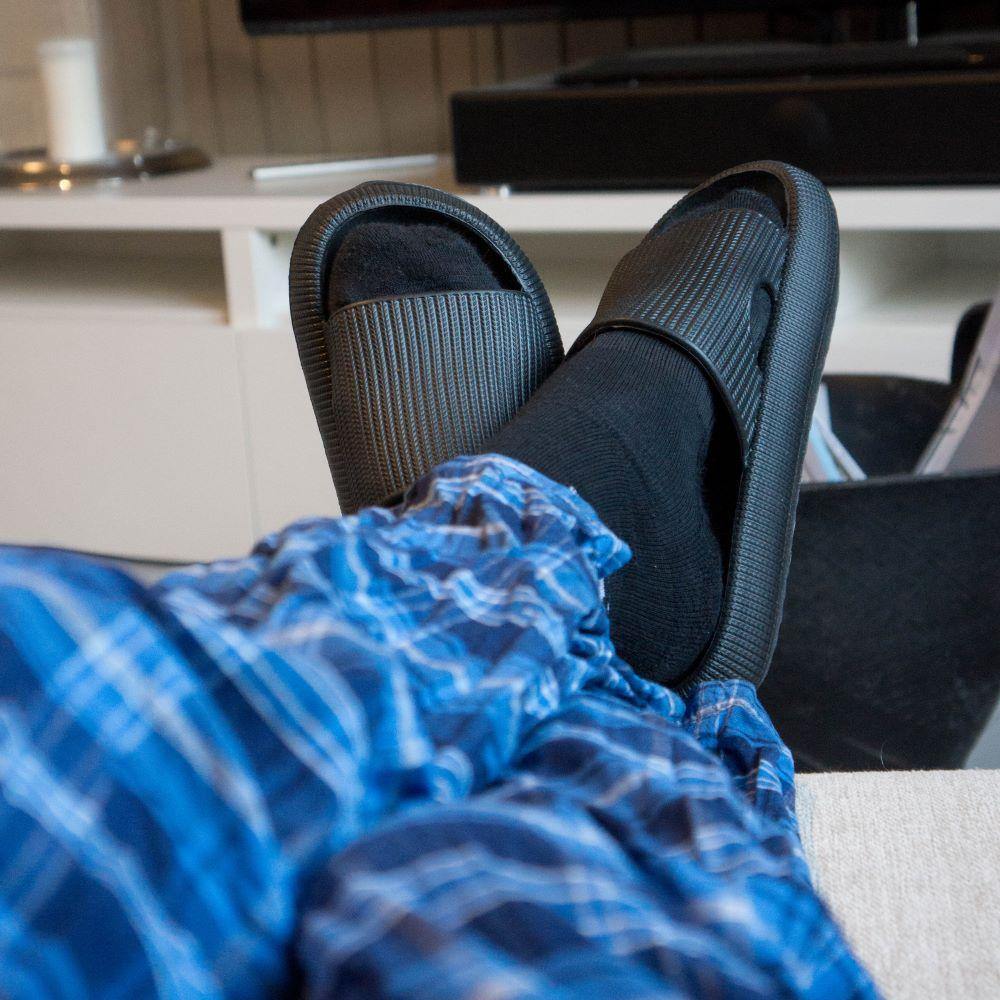 Sort Soft Slippers under bruk
